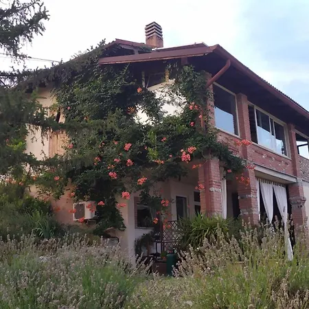 Casa Fernanda Villa Montecalvo Versiggia